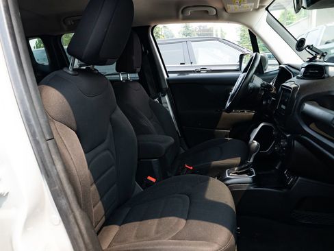Used 2018 Jeep Renegade Latitude FWD image 22