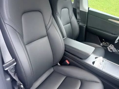 Used 2024 Tesla Model Y Performance AWD/4WD image 4