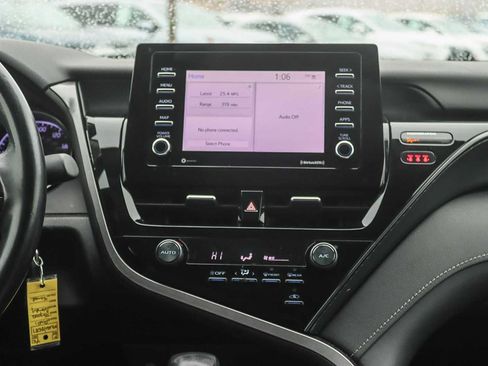 Used 2021 Toyota Camry SE image 12