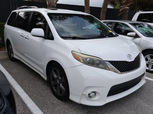 Used 2017 Toyota Sienna SE w/ SE Preferred Package FWD image 6
