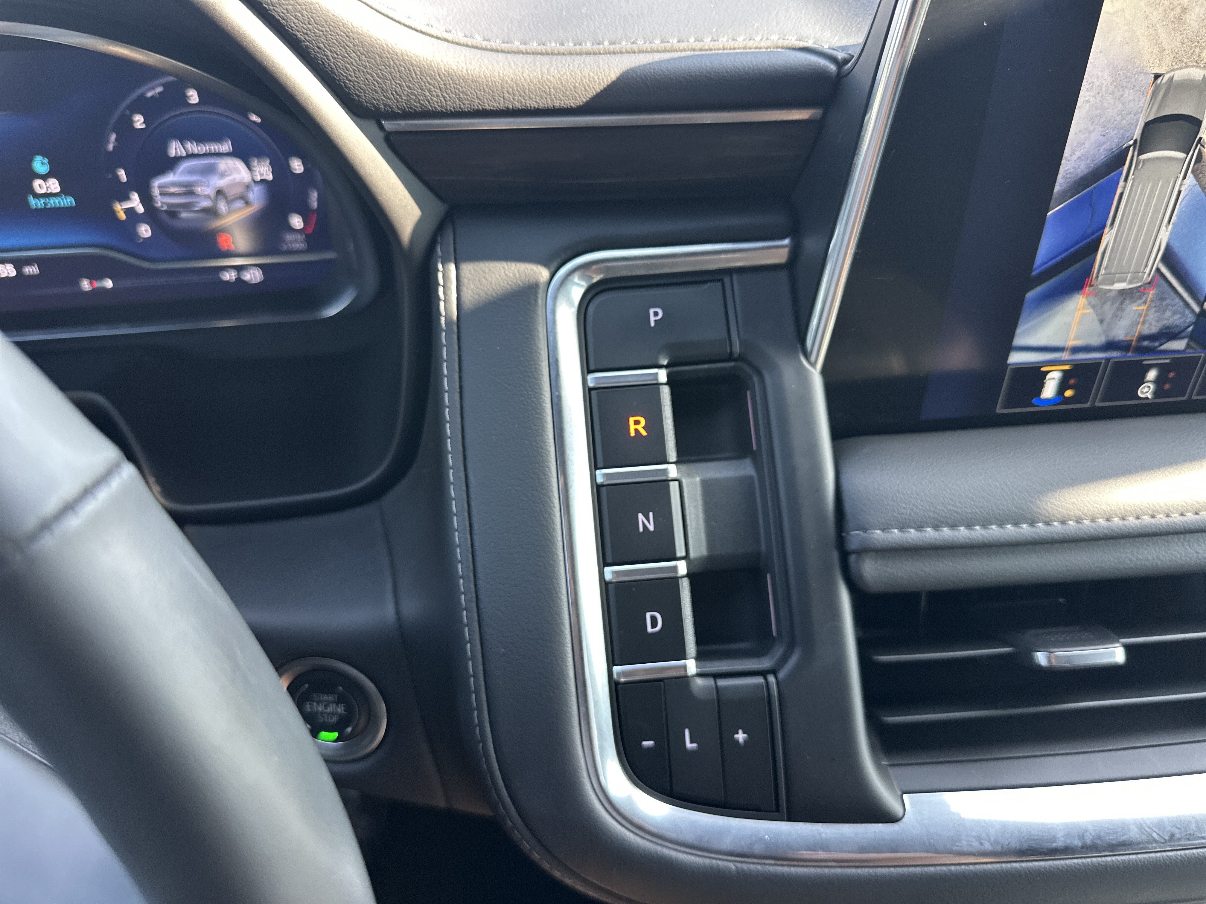 Certified 2024 Chevrolet Tahoe Z71 w/ Luxury Package AWD/4WD image 33
