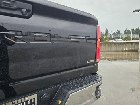 Used 2024 Chevrolet Silverado 2500 LTZ w/ LTZ Convenience Package image 17