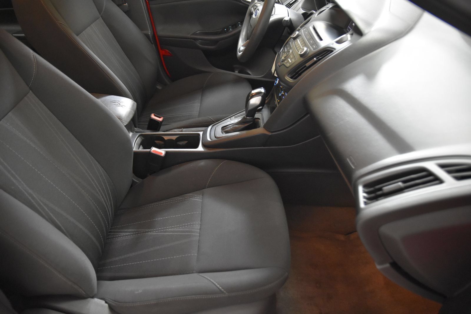 Used 2016 Ford Focus SE FWD image 30