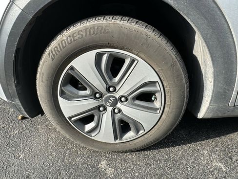 Used 2019 Kia Niro LX image 6