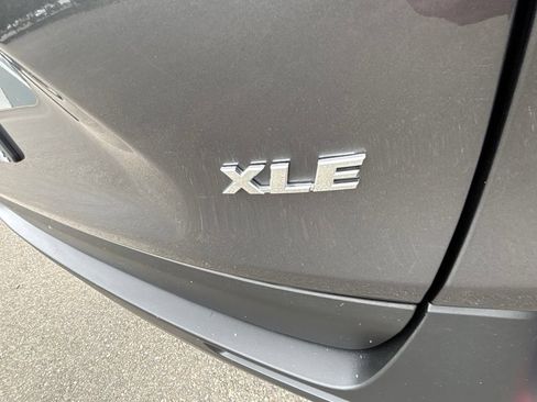 Used 2025 Toyota RAV4 XLE FWD image 40