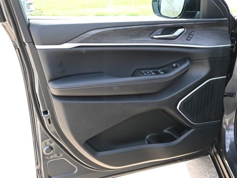 New 2026 Jeep Grand Cherokee Limited image 8