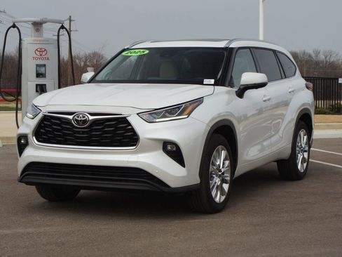 Certified 2025 Toyota Highlander Limited image 25