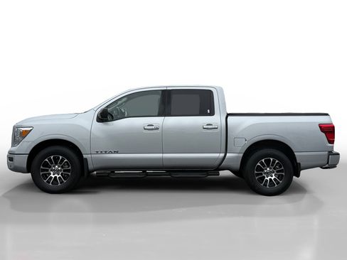 Used 2021 Nissan Titan SV w/ SV Convenience Package image 2