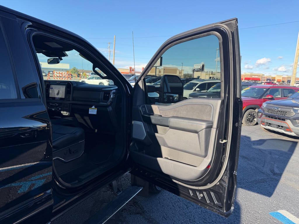 Used 2025 Ford F450 Platinum w/ FX4 Off-Road Package AWD/4WD image 58