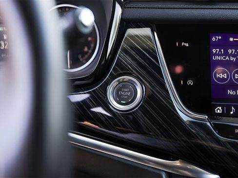 Used 2025 Cadillac XT6 Premium Luxury image 18