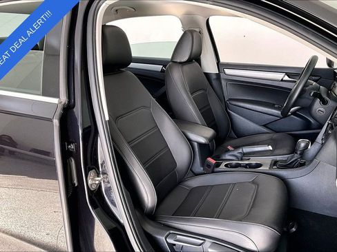 Used 2022 Volkswagen Passat 2.0T SE image 11