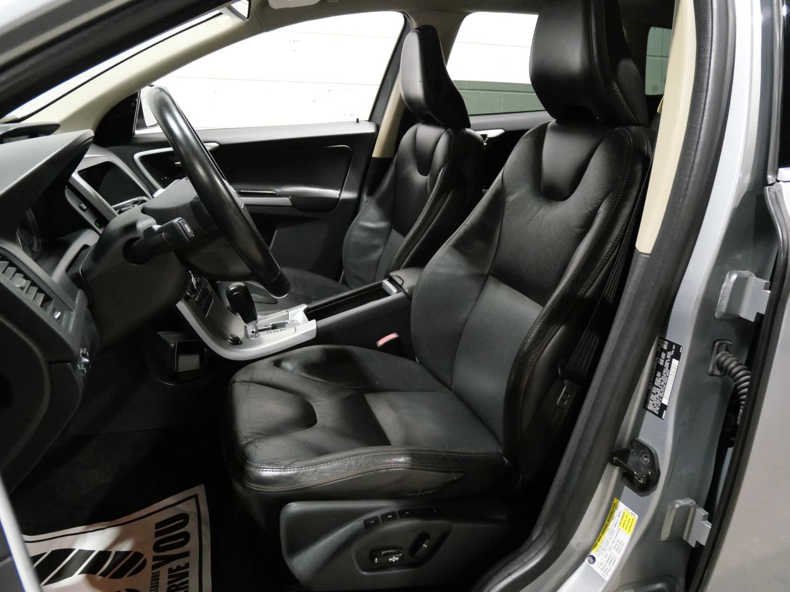 Used 2010 Volvo XC60 T6 AWD/4WD image 13