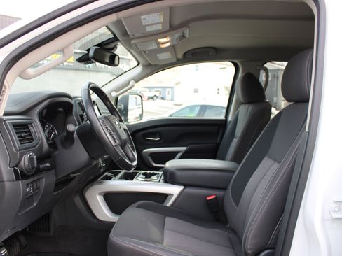 Certified 2022 Nissan Titan SV w/ SV Convenience Package image 15