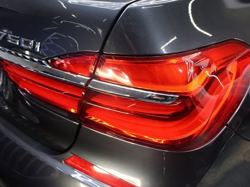 Used 2017 BMW 750i image 29