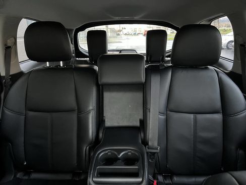 Used 2019 Nissan Pathfinder SL image 24