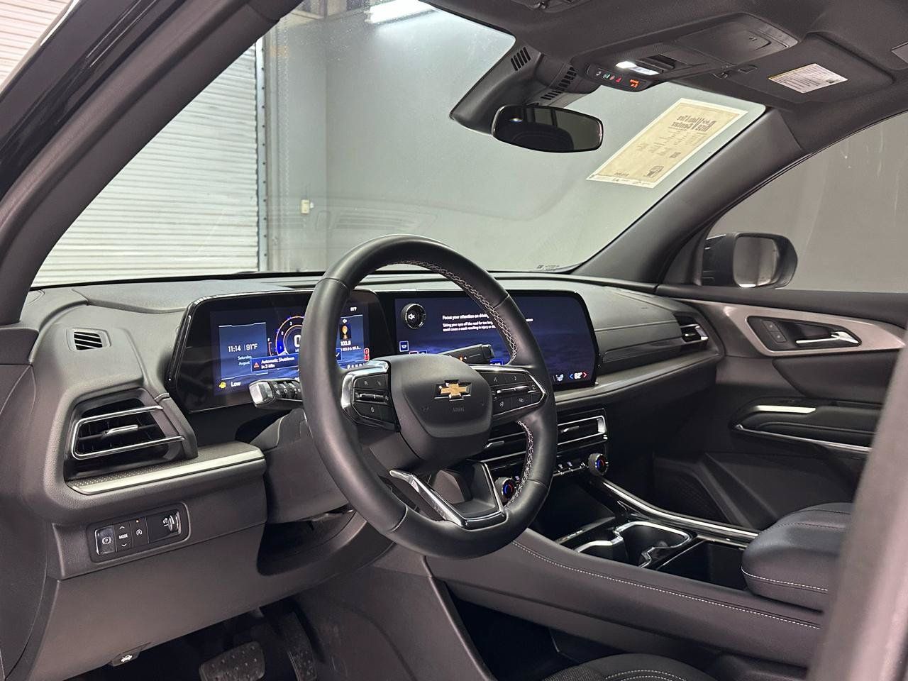 Used 2025 Chevrolet Traverse LT w/ Sun and Wheel Package FWD image 21