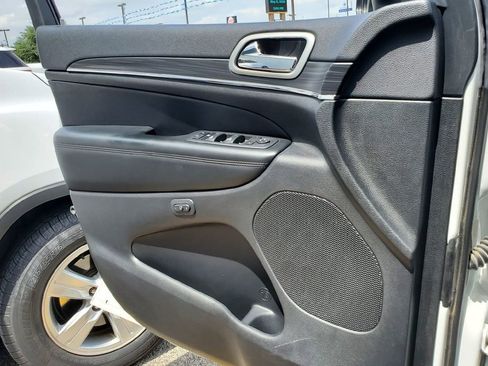 Used 2022 Jeep Grand Cherokee Limited w/ Tech Group RWD image 13