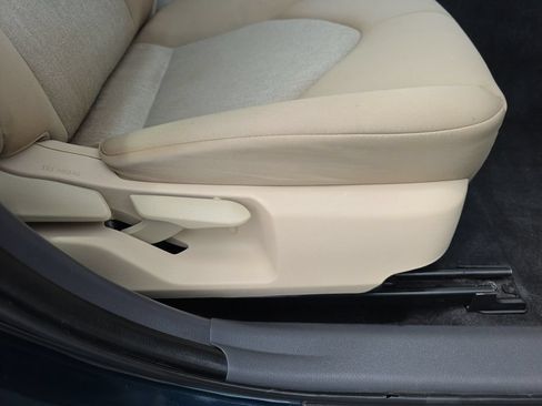 Used 2018 Toyota Camry LE FWD image 33