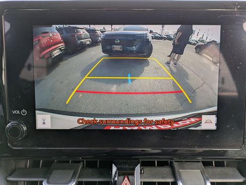 Used 2024 Toyota Corolla Cross XLE image 36