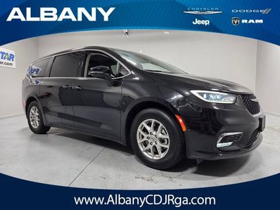 Used 2023 Chrysler Pacifica Touring-L