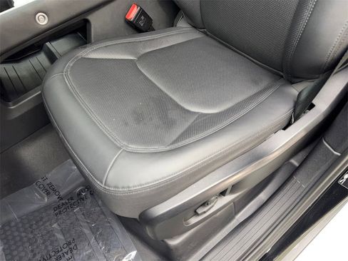 Used 2025 Land Rover Defender 110 S image 26