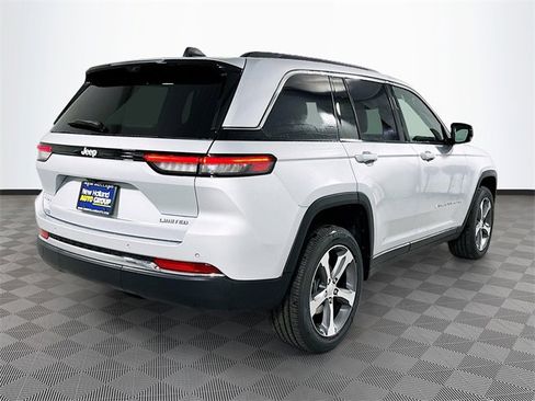 New 2025 Jeep Grand Cherokee Limited w/ Luxury Tech Group II image 4