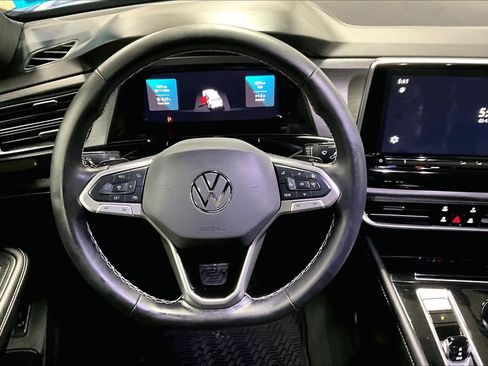 Used 2025 Volkswagen Atlas Cross Sport SE image 6