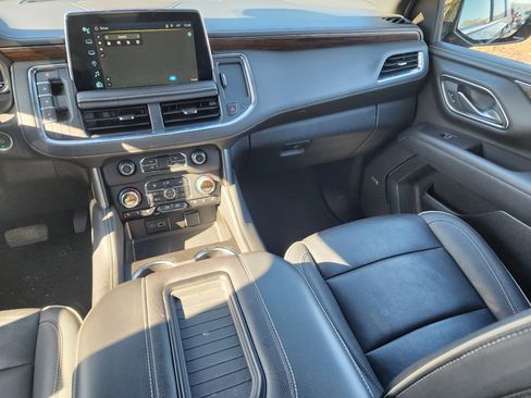 Used 2024 Chevrolet Suburban Premier image 20