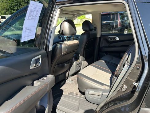 Used 2020 Nissan Pathfinder SL AWD/4WD image 28