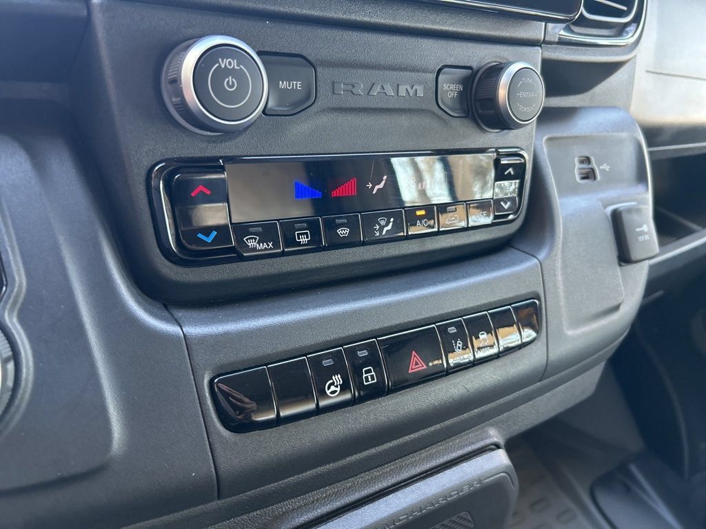 Used 2024 RAM ProMaster 3500 w/ Delivery Van Package FWD image 40