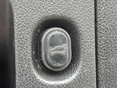 Used 2018 Chevrolet Tahoe LT image 31