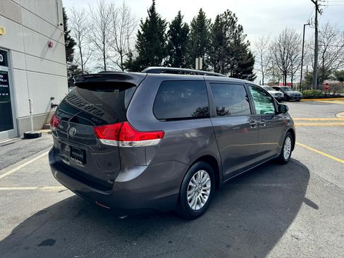 Used 2011 Toyota Sienna Limited image 12