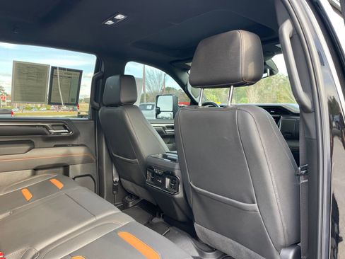 Used 2024 GMC Sierra 2500 AT4 w/ AT4 Preferred Package image 28