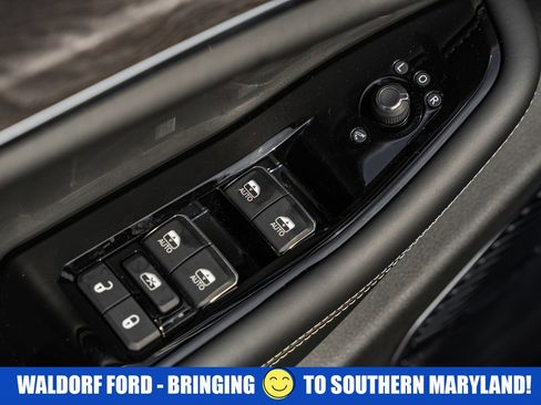 Used 2023 Jeep Grand Cherokee Overland image 46