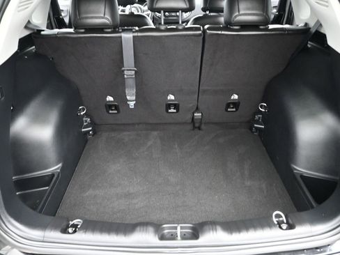 Used 2018 Jeep Compass Latitude w/ Cold Weather Group image 17