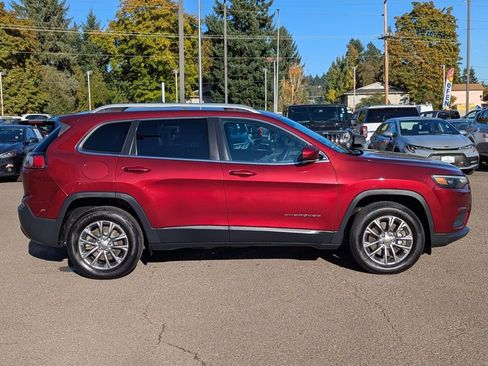 Used 2019 Jeep Cherokee Latitude Plus w/ Comfort/Convenience Group image 6