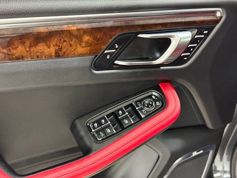 Used 2017 Porsche Macan Turbo image 41
