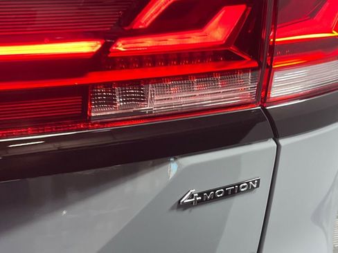 Used 2025 Volkswagen Atlas Peak Edition SE image 12