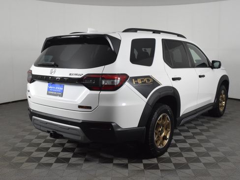 Certified 2024 Honda Pilot TrailSport image 6