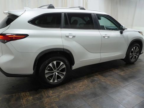 Certified 2023 Toyota Highlander XLE image 3