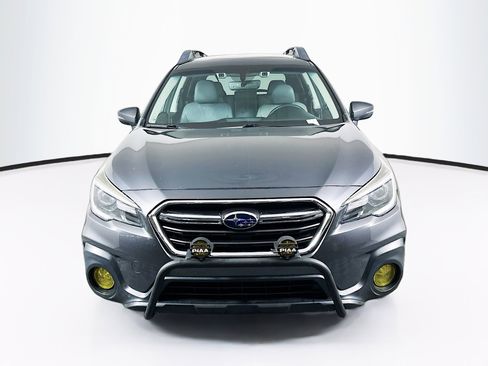 Used 2018 Subaru Outback 3.6R Limited AWD/4WD image 2