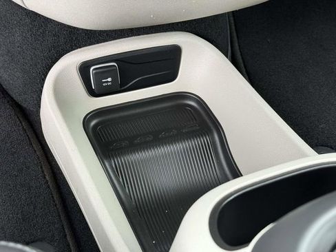 Used 2024 Chrysler Pacifica Touring-L FWD image 18