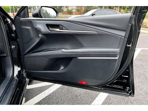 Used 2025 Toyota Camry SE image 23