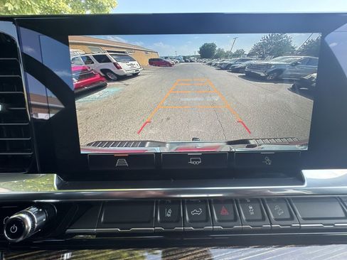 Used 2025 GMC Sierra 3500 SLE w/ SLE Value Package AWD/4WD image 19