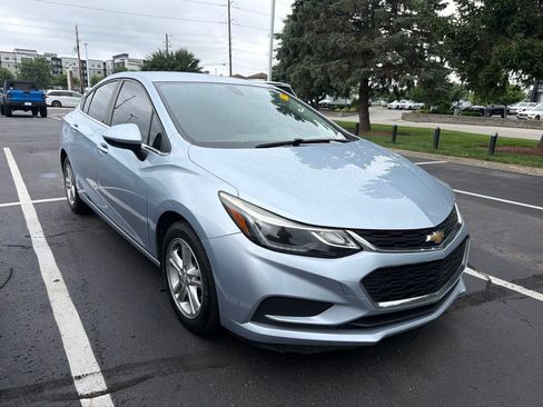 Used 2017 Chevrolet Cruze LT w/ Convenience Package FWD image 4