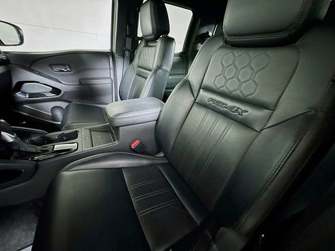 Used 2022 Nissan Frontier PRO-4X w/ Pro-4X Premium Package image 11