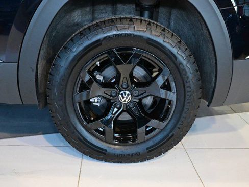 Used 2024 Volkswagen Atlas Peak Edition SE image 48