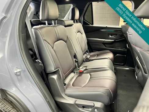 Used 2025 Honda Pilot Black Edition image 10