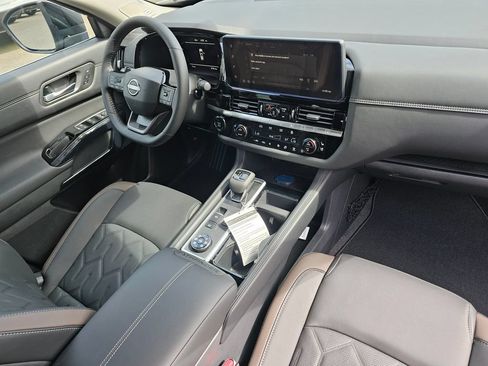 New 2026 Nissan Pathfinder Platinum w/ Accent Package AWD/4WD image 11