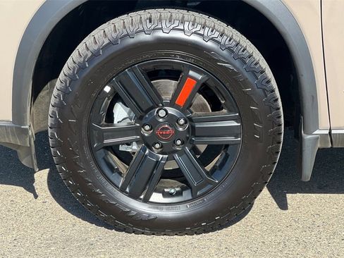 Used 2025 Nissan Rogue SV image 27